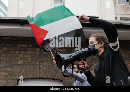 Londra / Regno Unito. 4 maggio 2024. Ispirati dagli studenti di tutti gli Stati Uniti, dove migliaia di persone sono state arrestate, accampamenti simili sono iniziati nelle università di Bristol, Manchester e Warwick nel Regno Unito. Alamy Live News / Aubrey Fagon crediti: Aubrey Fagon/Alamy Live News Foto Stock