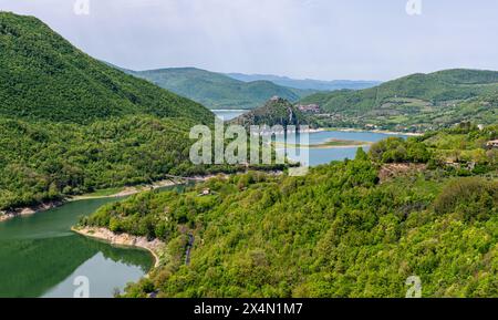 Vista panoramica sul Lago di Turano, in provincia di Rieti, Lazio, Italia. Foto Stock