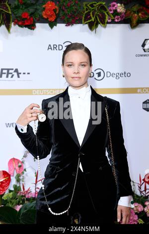 Sonja Gerhardt bei der Ankunft zu der Verleihung des Deutscher Filmpreis / Berlin / 03.05.2024 *** Sonja Gerhardt arriva al German Film Award Berlin 03 05 2024 Foto Stock