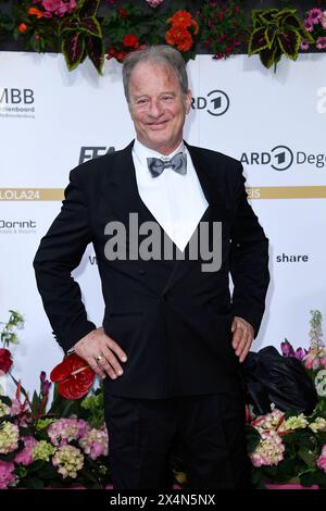 Tom Gerhardt bei der Ankunft zu der Verleihung des Deutscher Filmpreis / Berlin / 03.05.2024 **** Tom Gerhardt arriva al German Film Award Berlin 03 05 2024 Foto Stock