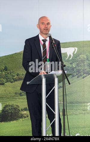 TROWBRIDGE, WILTSHIRE - 4 MAGGIO 2024 Wiltshire Police and Crime Commissioner il conteggio delle elezioni e la dichiarazione dei risultati ebbero luogo a County Hall, a Trowbridge, Wiltshire, Inghilterra, il 4 maggio 2024. 4 candidati in corsa - Stanka Adamcova (partito laburista e cooperativo), Alan Hagger (Liberal Democratici), Mike Rees (indipendente), Philip Wilkinson (Partito Conservatore e Unionista). Philip Wilkinson (Partito Conservatore e Unionista) fu rieletto Commissario della polizia e del crimine per il Wiltshire. Accreditamento John Rose/Alamy Live News Foto Stock