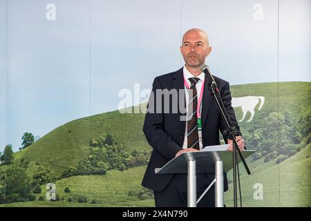 TROWBRIDGE, WILTSHIRE - 4 MAGGIO 2024 Wiltshire Police and Crime Commissioner il conteggio delle elezioni e la dichiarazione dei risultati ebbero luogo a County Hall, a Trowbridge, Wiltshire, Inghilterra, il 4 maggio 2024. 4 candidati in corsa - Stanka Adamcova (partito laburista e cooperativo), Alan Hagger (Liberal Democratici), Mike Rees (indipendente), Philip Wilkinson (Partito Conservatore e Unionista). Philip Wilkinson (Partito Conservatore e Unionista) fu rieletto Commissario della polizia e del crimine per il Wiltshire. Accreditamento John Rose/Alamy Live News Foto Stock