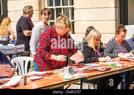 TROWBRIDGE, WILTSHIRE - 4 MAGGIO 2024 Wiltshire Police and Crime Commissioner il conteggio delle elezioni e la dichiarazione dei risultati ebbero luogo a County Hall, a Trowbridge, Wiltshire, Inghilterra, il 4 maggio 2024. 4 candidati in corsa - Stanka Adamcova (partito laburista e cooperativo), Alan Hagger (Liberal Democratici), Mike Rees (indipendente), Philip Wilkinson (Partito Conservatore e Unionista). Philip Wilkinson (Partito Conservatore e Unionista) fu rieletto Commissario della polizia e del crimine per il Wiltshire. Accreditamento John Rose/Alamy Live News Foto Stock