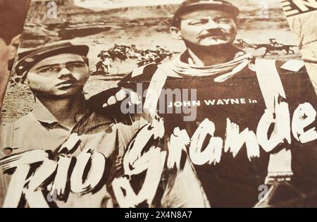 Viersen, Germania - 1° maggio. 2024: Copertina dell'opuscolo del film tedesco d'epoca con John Wayne romantico film western Rio grande del 1950 Foto Stock