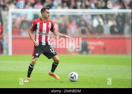 4 maggio 2024; Gtech Community Stadium, Brentford, Londra, Inghilterra; Premier League Football, Brentford contro Fulham; Sergio Regulon di Brentford Foto Stock