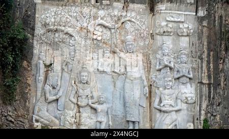 statua del buddha a batcave phnom sampeau in cambogia Foto Stock