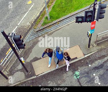 Glasgow, Scozia, Regno Unito. 4 maggio 2024: Regno Unito Meteo: Estate soleggiata come il tempo nel centro della città ha visto gente del posto e turisti per le strade. Credit Gerard Ferry/Alamy Live News Foto Stock