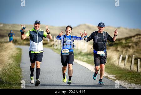 Maratona Ultra del Mare del Nord Kampen Sylt 04.05.24: Maratona Ultra del Mare del Nord Kampen Sylt. 111 km di rund um die Insel laufen Kampen / Sylt Schleswig Holstein Deutschland *** North Sea Ultra Marathon Kampen Sylt 04 05 24 North Sea Ultra Marathon Kampen Sylt 111 km di corsa intorno all'isola Kampen Sylt Schleswig Holstein Germania  KT 6488 Foto Stock