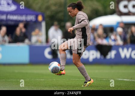 Everton FC vs Spurs FC Barclays Womens Super League WALTON HALL PARK STADIUM, INGHILTERRA - 4 maggio 2024 Drew Spence del Tottenham Hotspur corre con la palla durante la partita di Super League femminile di Barclays tra Everton FC e Spurs FC al Walton Hall Park Stadium il 28 aprile 2024 a Liverpool in Inghilterra. (Foto Alan Edwards) Foto Stock