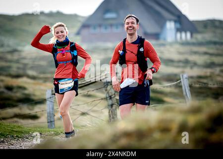 Maratona Ultra del Mare del Nord Kampen Sylt 04.05.24: Maratona Ultra del Mare del Nord Kampen Sylt. 111 km di rund um die Insel laufen Kampen / Sylt Schleswig Holstein Deutschland *** North Sea Ultra Marathon Kampen Sylt 04 05 24 North Sea Ultra Marathon Kampen Sylt 111 km di corsa intorno all'isola Kampen Sylt Schleswig Holstein Germania  KT 6335 Foto Stock