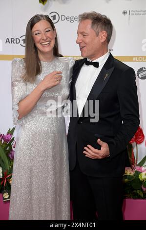 Alexandra Maria Lara und Florian Gallenberger bei der 74. Verleihung des Deutschen Filmpreises 2024 im Theater am Potsdamer Platz. Berlino, 03.05.2024 Foto Stock