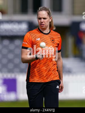 Bristol, Regno Unito, 4 maggio 2024. Freya Davies dei Southern Vipers durante il Rachael Heyhoe-Flint Trophy match tra Western Storm e Southern Vipers. Crediti: Robbie Stephenson/Gloucestershire Cricket/Alamy Live News Foto Stock