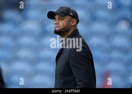 Burnley, Regno Unito. 4 maggio 2024. Vincent Kompany, il manager di Burnley sembra preoccupato. Partita di Premier League, Burnley contro Newcastle Utd al Turf Moor di Burnley, Lancs sabato 4 maggio 2024. Questa immagine può essere utilizzata solo per scopi editoriali. Solo per uso editoriale, foto di Chris Stading/Andrew Orchard fotografia sportiva/Alamy Live news credito: Andrew Orchard fotografia sportiva/Alamy Live News Foto Stock