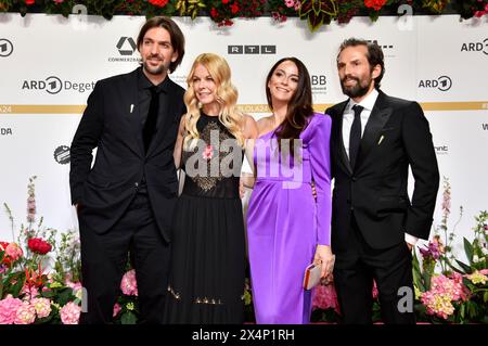 Max Wiedemann, Tina Kaiser, Kara Ann Hecker e Quirin Berg bei der 74. Verleihung des Deutschen Filmpreises 2024 im Theater am Potsdamer Platz. Berlino, 03.05.2024 Foto Stock