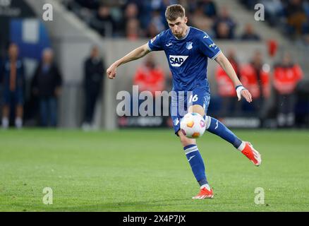 GER, Germania. 3 maggio 2024. Primo campionato, calcio, Fussball, 1. Bundesliga, TSG Hoffenheim - RB Leipzig, GER, Sinsheim, PreZero Arena f.l. Anton Stach (TSG Hoffenheim, 16). Credito: HMB Media/Alamy Live News Foto Stock