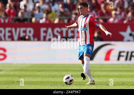 Giron, Spagna. 4 maggio 2024. GIRON, SPAGNA - 4 MAGGIO: Miguel Gutierrez di Girona FC controlla la palla durante la partita Liga EA Sports tra Girona FC e FC Barcelona all'Estadi Montilivi il 4 maggio 2024 a Giron, Spagna crediti: DAX Images/Alamy Live News Foto Stock