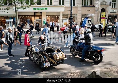 2024-05-04,Die Classic Days Berlin bieten mit der Präsentation von rund 2000 historischen Fahrzeugen die Gelegenheit, einige Klassiker der Automobilgeschichte zu sehen. Kurfürstendamm *** 2024 05 04,i Classic Days Berlin offrono l'opportunità di vedere alcuni classici della storia automobilistica con la presentazione di circa 2000 veicoli storici Kurfürstendamm Foto Stock