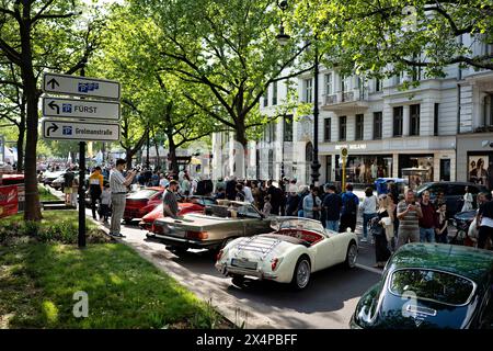 2024-05-04,Die Classic Days Berlin bieten mit der Präsentation von rund 2000 historischen Fahrzeugen die Gelegenheit, einige Klassiker der Automobilgeschichte zu sehen. Kurfürstendamm *** 2024 05 04,i Classic Days Berlin offrono l'opportunità di vedere alcuni classici della storia automobilistica con la presentazione di circa 2000 veicoli storici Kurfürstendamm Foto Stock