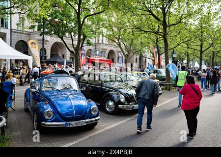 2024-05-04,Die Classic Days Berlin bieten mit der Präsentation von rund 2000 historischen Fahrzeugen die Gelegenheit, einige Klassiker der Automobilgeschichte zu sehen. Kurfürstendamm *** 2024 05 04,i Classic Days Berlin offrono l'opportunità di vedere alcuni classici della storia automobilistica con la presentazione di circa 2000 veicoli storici Kurfürstendamm Foto Stock