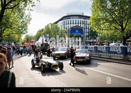 2024-05-04,Die Classic Days Berlin bieten mit der Präsentation von rund 2000 historischen Fahrzeugen die Gelegenheit, einige Klassiker der Automobilgeschichte zu sehen. Kurfürstendamm *** 2024 05 04,i Classic Days Berlin offrono l'opportunità di vedere alcuni classici della storia automobilistica con la presentazione di circa 2000 veicoli storici Kurfürstendamm Foto Stock