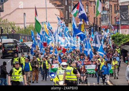 Glasgow, Scozia, Regno Unito. 4 maggio 2024. Tutti sotto una sola Banner March e Rally per una Scozia indipendente. I tifosi marciarono da Kelvingrove Park a Glasgow Green, dove intervenuti tra cui Kenny McCaskill e Alison Thewlis si rivolsero alla manifestazione. Credito: R.. Gass/Alamy Live News Foto Stock
