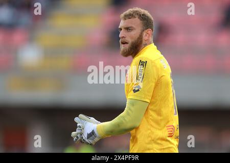 Monza, Italia. 4 maggio 2024. Michele di Gregorio dell'AC Monza reagisce durante la partita di serie A allo stadio U-Power di Monza. Il credito per immagini dovrebbe essere: Jonathan Moscrop/Sportimage Credit: Sportimage Ltd/Alamy Live News Foto Stock