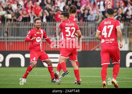 Monza, Italie. 4 maggio 2024. Il Milan Djuric (AC Monza) festeggia il gol con i compagni durante il campionato italiano di serie A tra AC Monza e SS Lazio il 4 maggio 2024 allo stadio U-Power di Monza, Italia - Photo Morgese-Rossini/DPPI Credit: DPPI Media/Alamy Live News Foto Stock