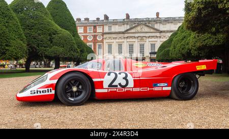 Auto da corsa Porsche al Concours of Elegance - Hampton Court Palace 2022 Foto Stock