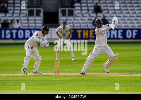 LONDRA, REGNO UNITO. 4 maggio, 24. Peter Handscomb del Leicestershire (a destra) e Jack Davies del Middlesex (a sinistra) in azione durante il giorno 2 del Vitality County Championship Middlesex contro Leicestershire al Lord's Cricket Ground sabato 4 maggio 2024 a LONDRA IN INGHILTERRA. Crediti: Taka Wu/Alamy Live News Foto Stock