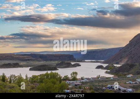 Tramonto sull'area di Sun Lakes Dry Falls nella parte orientale dello stato di Washington Foto Stock