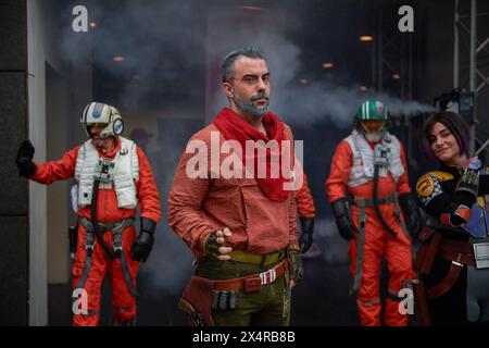 Pamplona, Spagna. 4 maggio 2024. I piloti della resistenza visti durante la celebrazione della giornata internazionale delle Guerre stellari. Legion 501 è stata incaricata di organizzare e raccogliere donazioni per il cancro dei bambini. (Foto di Elsa A Bravo/SOPA Images/Sipa USA) credito: SIPA USA/Alamy Live News Foto Stock