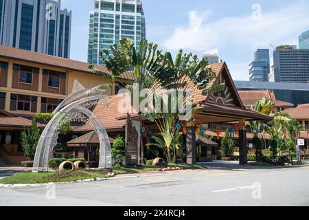 Kuala Lumpur, Malesia - marzo 10,2024: Vista esterna del complesso di artigianato di Kuala Lumpur. Foto Stock