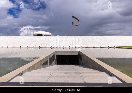 La statua commemorativa del JK dedicata a Juscelino Kubitschek, il ventunesimo presidente del Brasile, Brasilia, Brasile Foto Stock