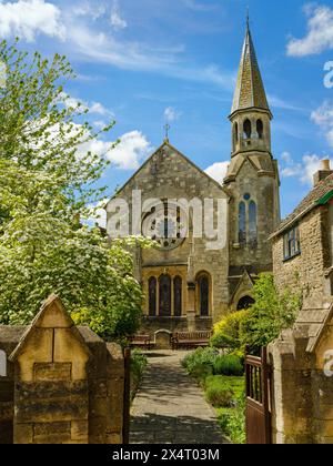 La United Reformed Church, St Mary's Street, Malmesbury, in un giorno di primavera soleggiato all'inizio di maggio. Foto Stock