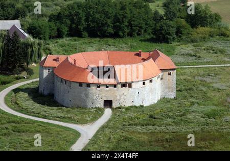 Il castello della città vecchia di Ribnik era usato come difesa contro i nemici del XIII secolo, in Croazia Foto Stock