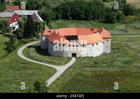 Il castello della città vecchia di Ribnik era usato come difesa contro i nemici del XIII secolo, in Croazia Foto Stock