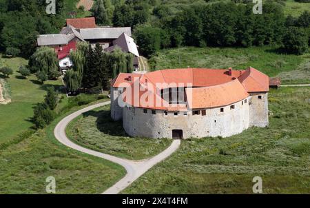 Il castello della città vecchia di Ribnik era usato come difesa contro i nemici del XIII secolo, in Croazia Foto Stock