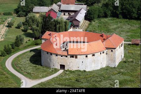 Il castello della città vecchia di Ribnik era usato come difesa contro i nemici del XIII secolo, in Croazia Foto Stock