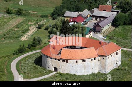 Il castello della città vecchia di Ribnik era usato come difesa contro i nemici del XIII secolo, in Croazia Foto Stock