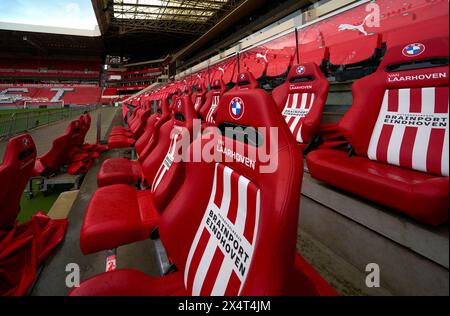 Banco dello staff del Philips Stadion, l'arena ufficiale del FC PSV Eindhoven Foto Stock