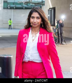Londra, Inghilterra, Regno Unito. 5 maggio 2024. L'ex segretaria degli interni SUELLA BRAVERMAN è vista fuori dalla BBC mentre appare domenica con Laura Kuenssberg. (Credit Image: © Tayfun Salci/ZUMA Press Wire) SOLO PER USO EDITORIALE! Non per USO commerciale! Foto Stock