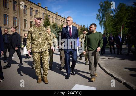 NATO Generalsekretaer Jens Stoltenberg a Kiew Praesident Wolodymyr Selenskyj empfaengt NATO Generalsekretaer Jens STOLTENBERG AM 29.04.2024 a Kiew. Incontro con il Segretario generale della NATO a Kiev. Foto:l'Ufficio Presidenziale dell'Ucraina via SVEN SIMON Fotoagentur Kiew Ucraina *** il Segretario generale della NATO Jens Stoltenberg a Kiev il presidente Volodymyr Zelensky riceve il segretario generale della NATO Jens STOLTENBERG il 29 aprile 2024 a Kiev incontro con il segretario generale della NATO a Kiev foto l'Ufficio Presidenziale Poolfoto SvenSimon-ThePresidentialOfficeUkraine, SOLO USO EDITORIALE Foto Stock