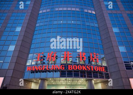 Libreria Wangfujing, una delle librerie più grandi e complete con edizioni in cinese e in lingua straniera a Pechino, Cina, il 18 aprile 20 Foto Stock