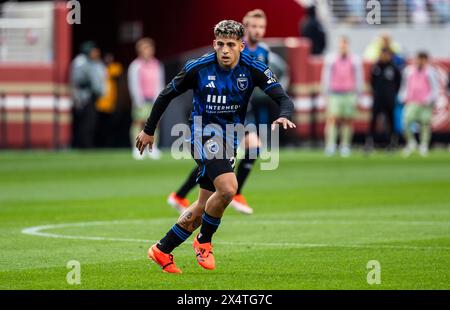 4 maggio 2024 Santa Clara, CA USA San Jose centrocampista Herman Lopez (23) in difesa durante la partita della MLS tra il Los Angeles Football Club e i San Jose Earthquakes. San Jose ha battuto il LAFC 3-1 al Levi's Stadium di San Clara, California. Thurman James/CSM Foto Stock