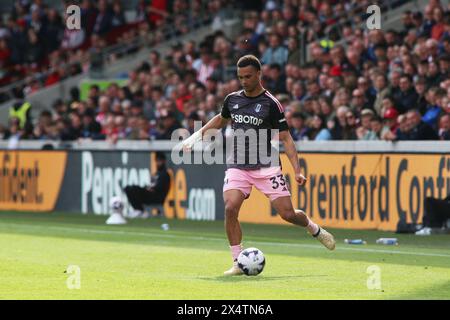 Londra, Regno Unito. 4 maggio 2024. Londra, 4 maggio 2024: Antonee Robinson del Fulham durante la partita di Premier League tra Brentford e Fulham al GTech Community Stadium il 4 maggio 2024 a Londra, Inghilterra. (Pedro Soares/SPP) credito: SPP Sport Press Photo. /Alamy Live News Foto Stock