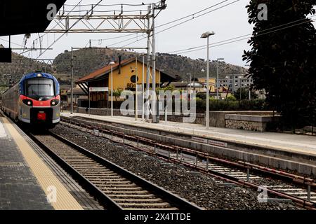 Stazione ferroviaria di Bagheria, Sciliy, Italia aprile 2024 Foto Stock