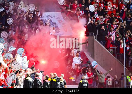 EINDHOVEN - i tifosi del PSV celebrano il 25° campionato durante la partita olandese Eredivisie tra il PSV Eindhoven e lo Sparta Rotterdam allo stadio Phillips il 5 maggio 2024 a Eindhoven, Paesi Bassi. ANP OLAF KRAAK Foto Stock