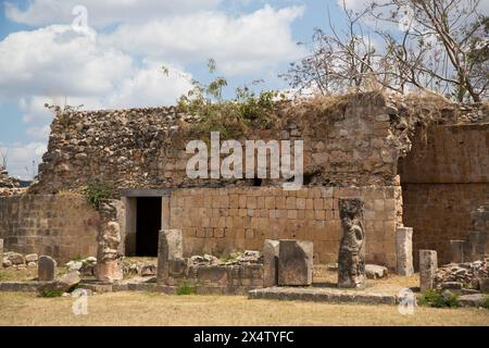 Rovine Maya, il palazzo con statue, Oxkintok zona archeologica, 300 -1,050 annuncio, Yucatan, Messico Foto Stock