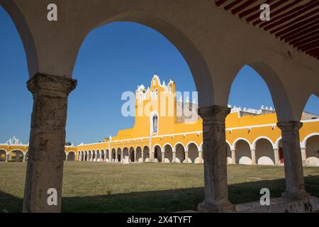 Convento di San Antonio de padova, completato 1561, Izamal, Yucatan, Messico Foto Stock