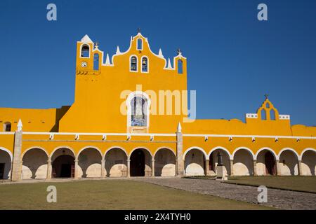 Convento di San Antonio de padova, completato 1561, Izamal, Yucatan, Messico Foto Stock